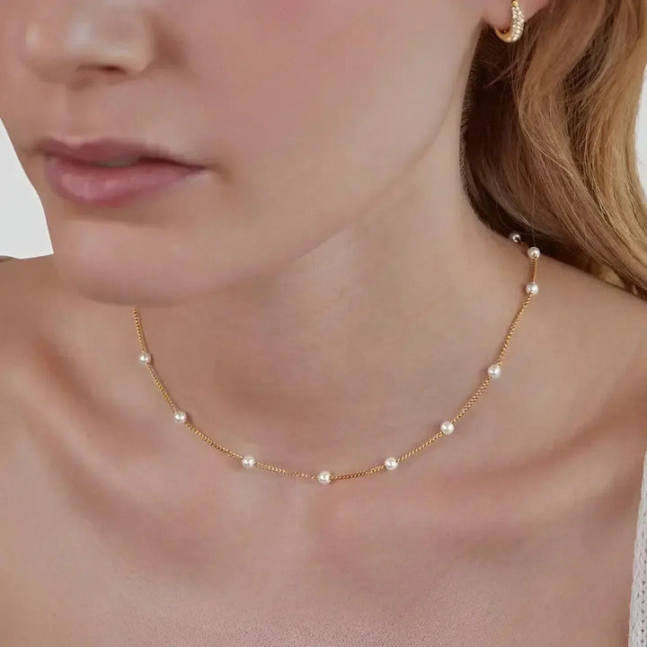 Albéna | Pearl Necklace with Timeless Charm