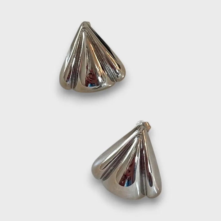Nuna – Golden Stud Earrings with Sculptural Character