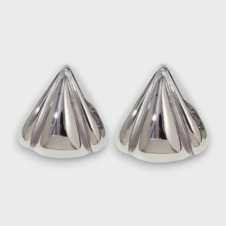 Nuna – Golden Stud Earrings with Sculptural Character