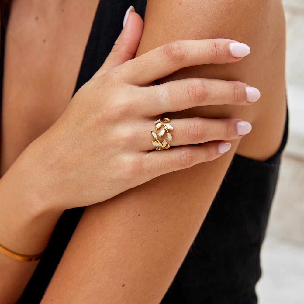 Arden – Sculpted Leaf Ring