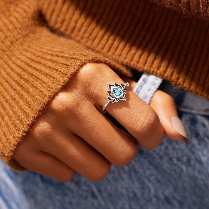 Calixa – Lotus Statement Ring