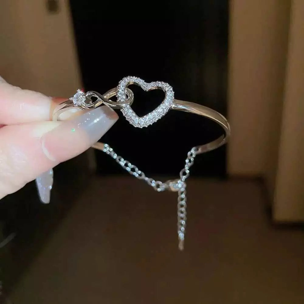 Millie – Infinity Heart Bracelet