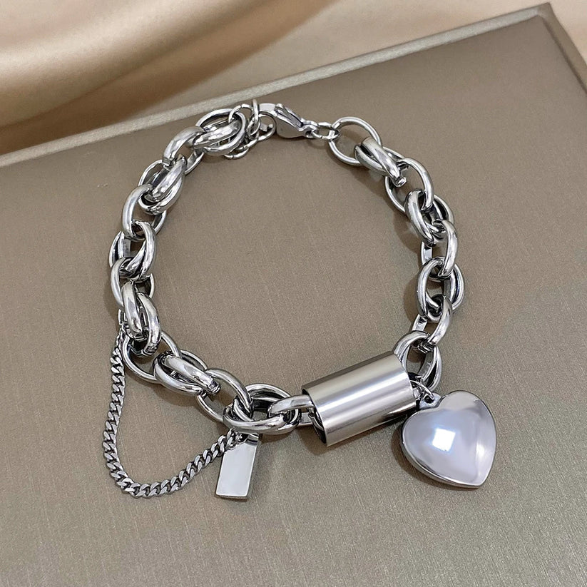 Amoria – Gold Chain Bracelet with Heart Accent