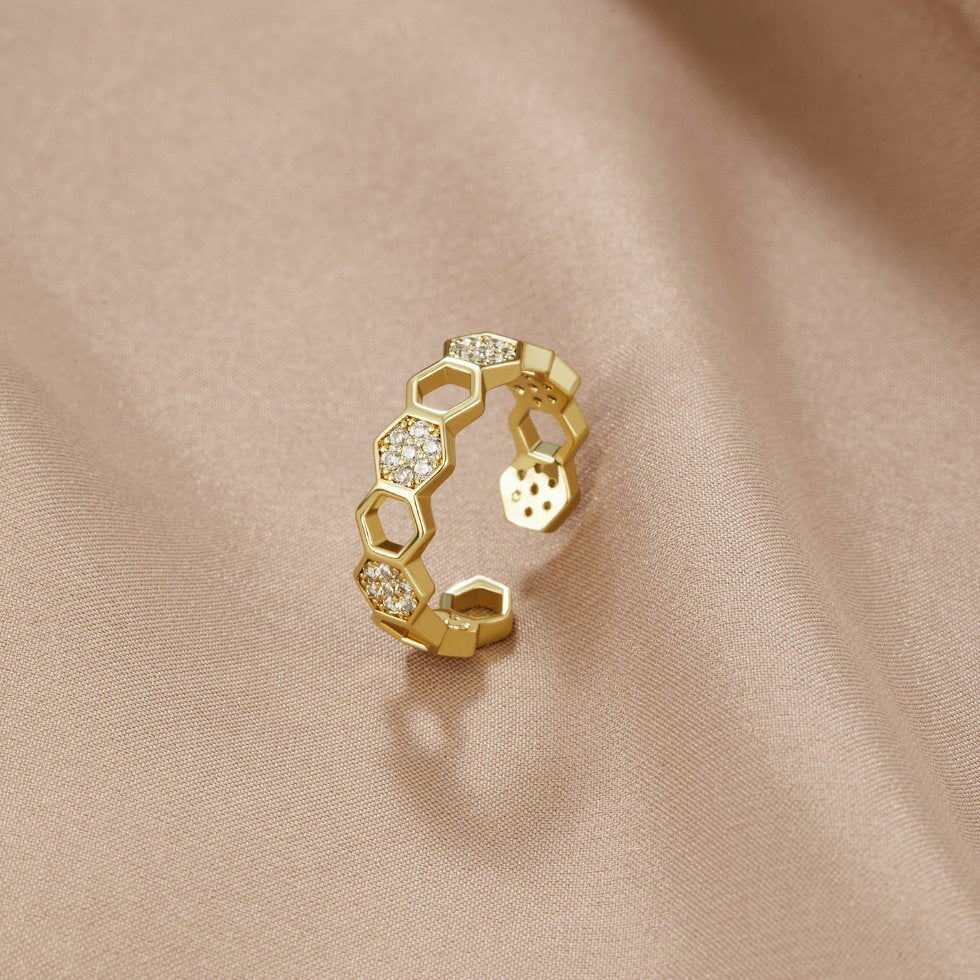 Solenna – Honeycomb Crystal Ring
