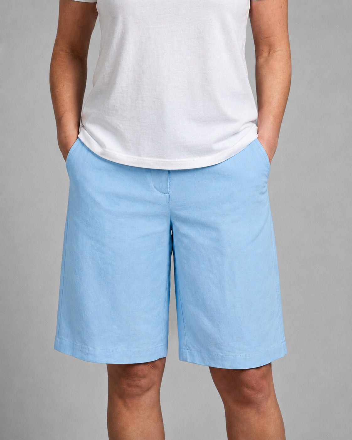 Leah | Women's High-Waist Knee-Length Shorts with Side Pockets, Straight-Leg Shorts | The Shrader Sisters | Beige