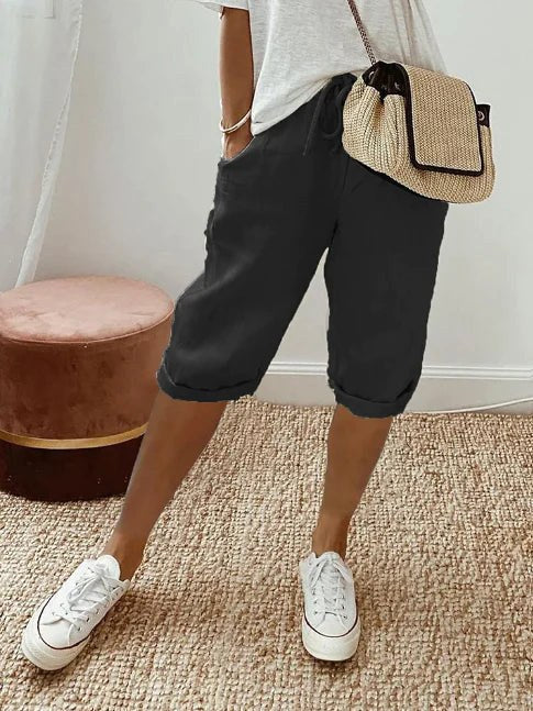 Sienna | Women's Lightweight Capri Trousers with Elasticated Waist, Drawstring Cropped Trousers | The Shrader Sisters | Zwart
